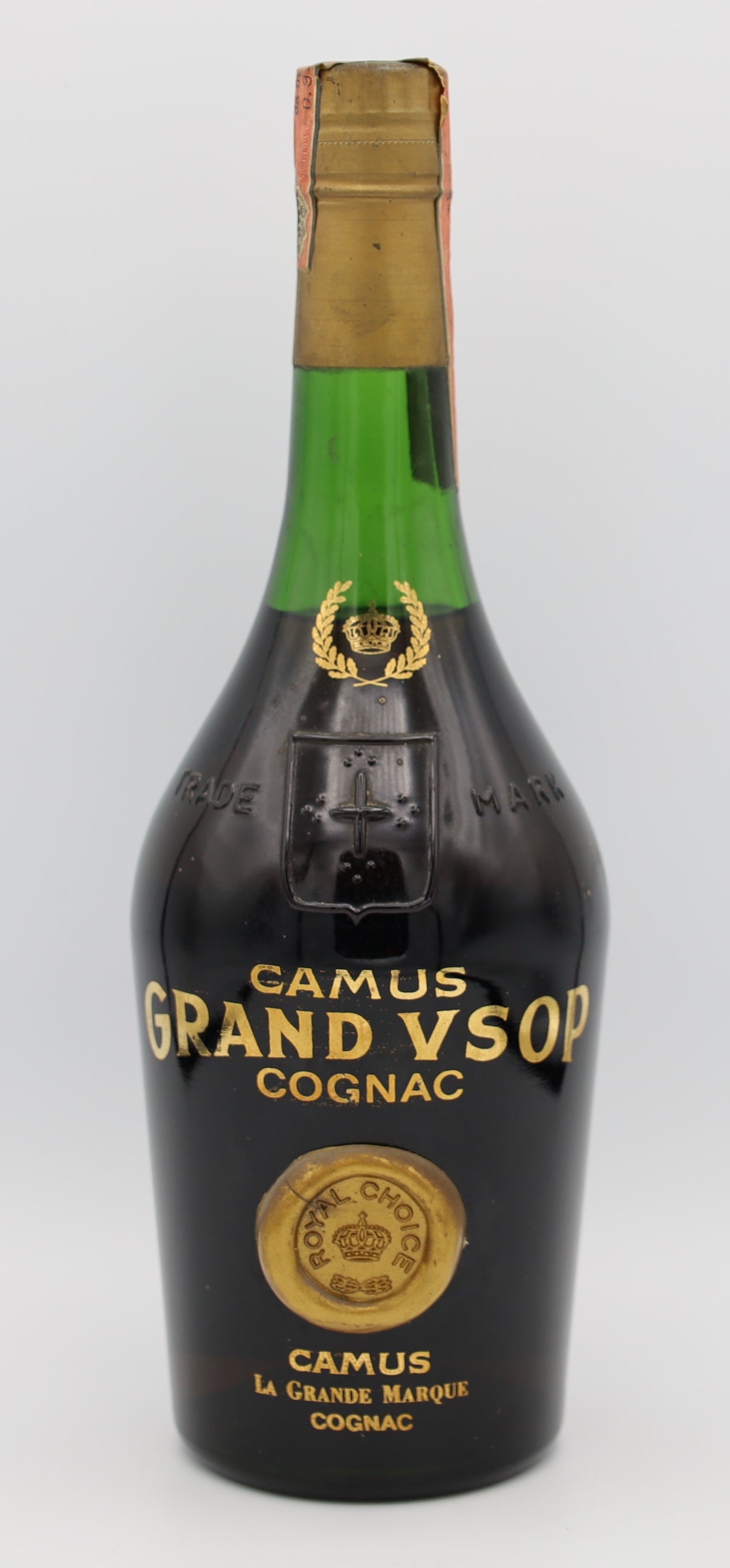 Camus Grand VSOP La Grande Marque Cognac – premium French brandy with rich amber color, smooth and refined flavors, ideal for collectors and connoisseurs.