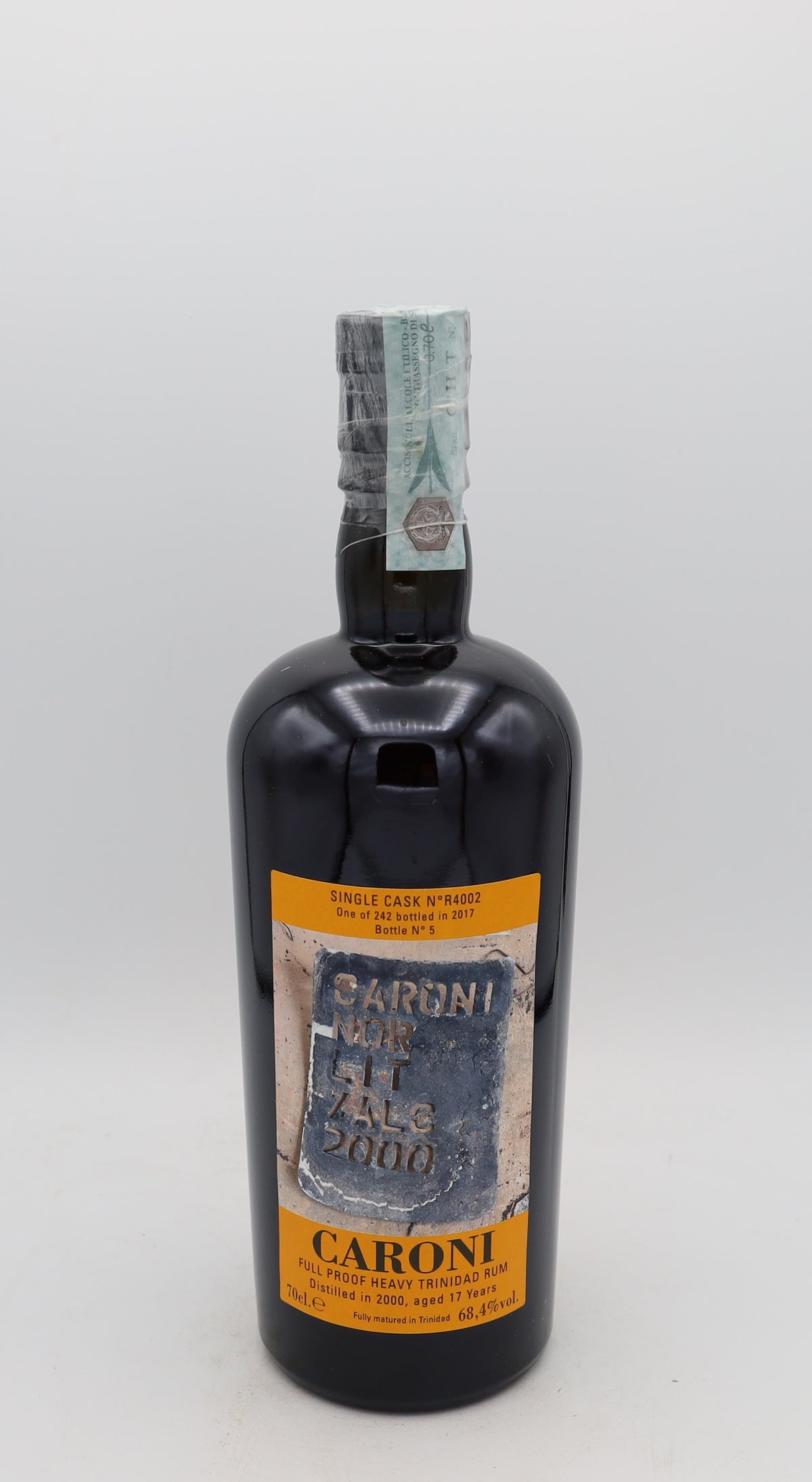Caroni Single Cask Rum R4002 – vintage 2000, 17YO limited edition bottle, ideal for collectors