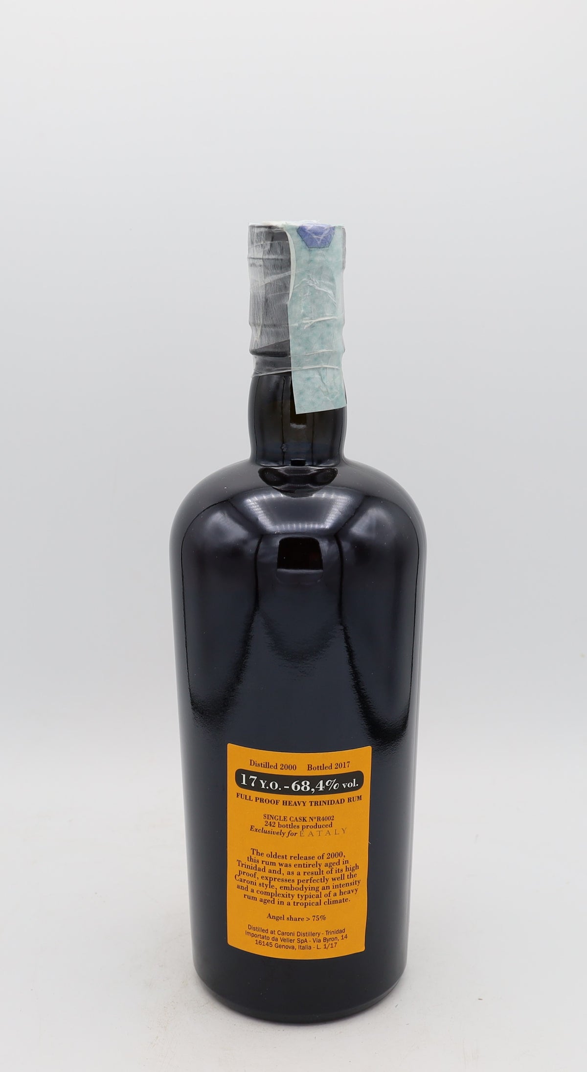 Caroni Single Cask Rum R4002 – vintage 2000, 17YO limited edition bottle, ideal for collectors