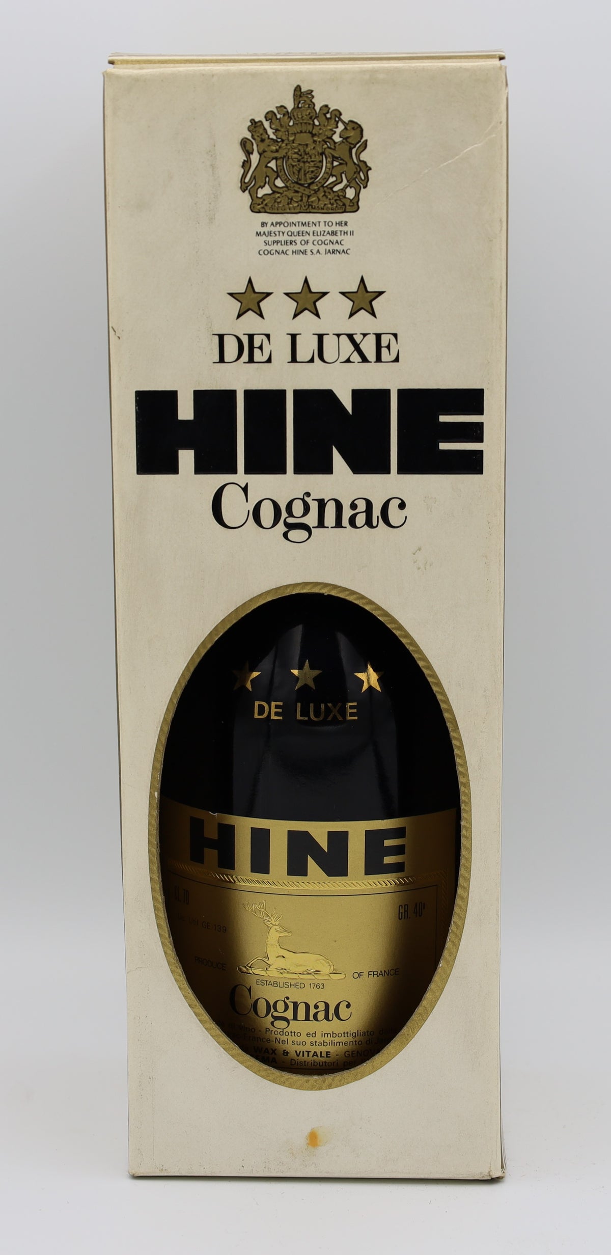 Hine Deluxe Cognac – premium French brandy with rich amber color, smooth and refined flavors, presented with gold label, ideal for collectors and connoisseurs.