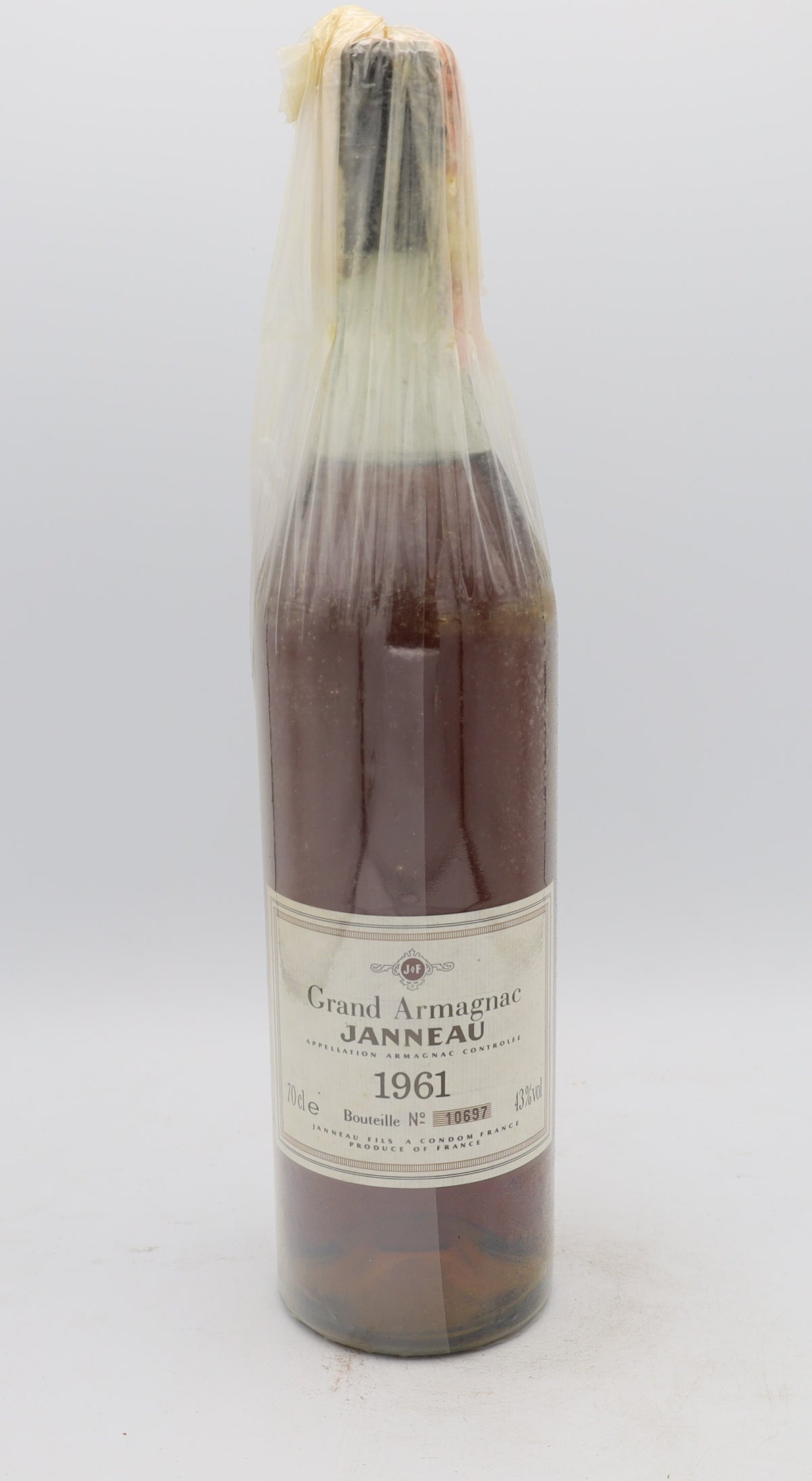 Janneau Armagnac 1961 – exceptionally rare vintage brandy with rich, complex flavors, perfect for collectors.