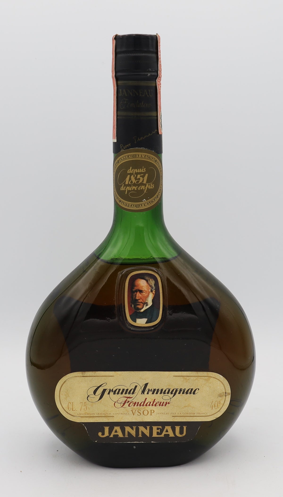 Janneau Grand Armagnac Fondateur VSOP – premium aged brandy with rich, smooth flavors and refined complexity, ideal for collectors and connoisseurs.