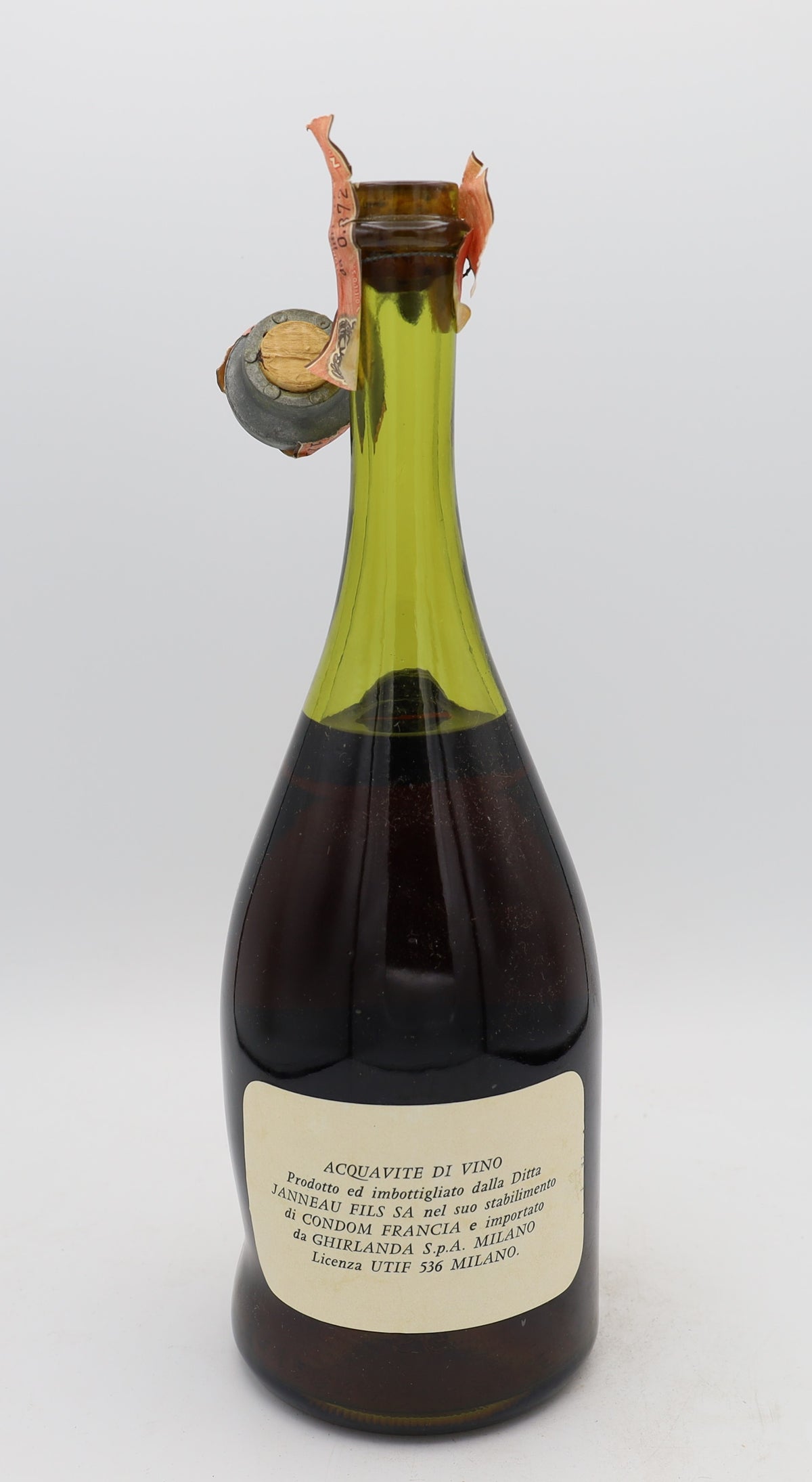 Janneau Grande Fine Armagnac Vintage 1939, Reserved Treasures Club edition, presented in a collector’s box – exceptionally rare vintage brandy with rich, complex flavors.