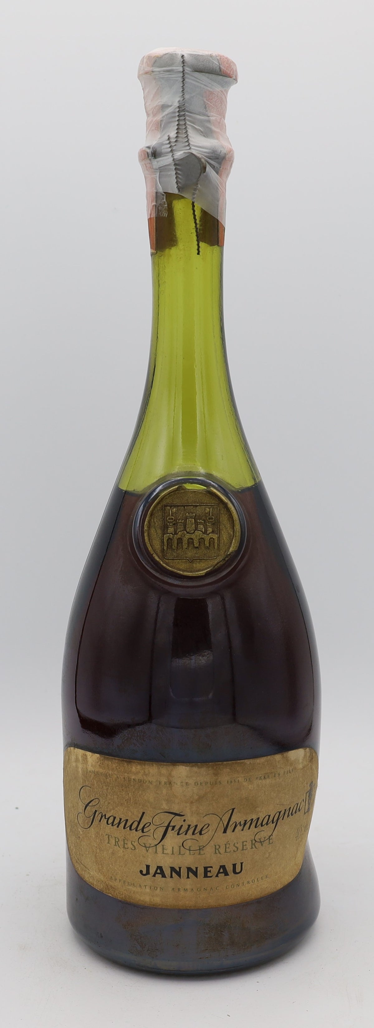 Janneau Grande Fine Armagnac Très Vieille Reserve – premium aged brandy with rich, smooth flavors, ideal for collectors and connoisseurs.