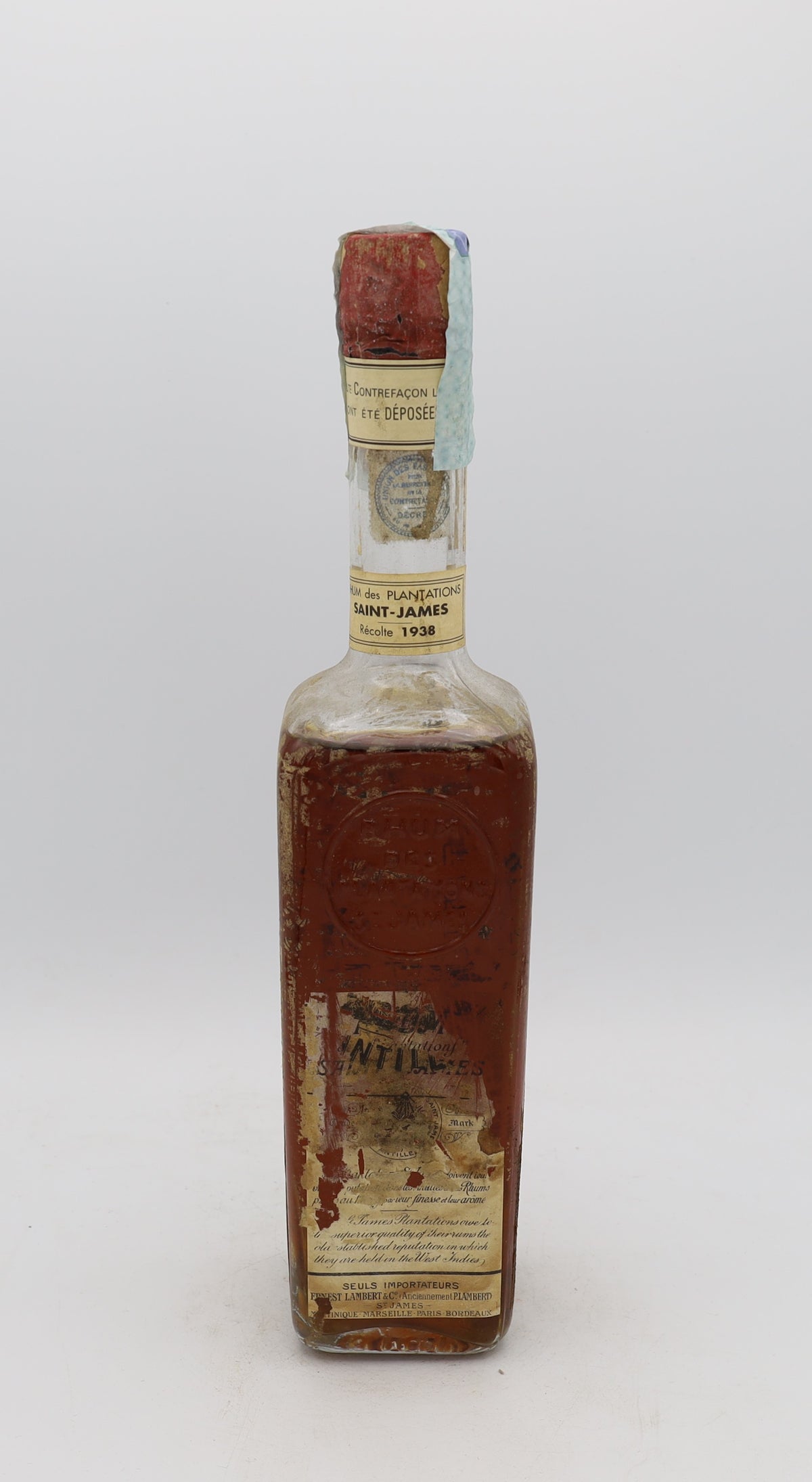 Saint James Rum Vintage 1938, Reserved Treasures Club edition – exceptionally rare vintage rum with rich, complex flavors, presented for collectors.