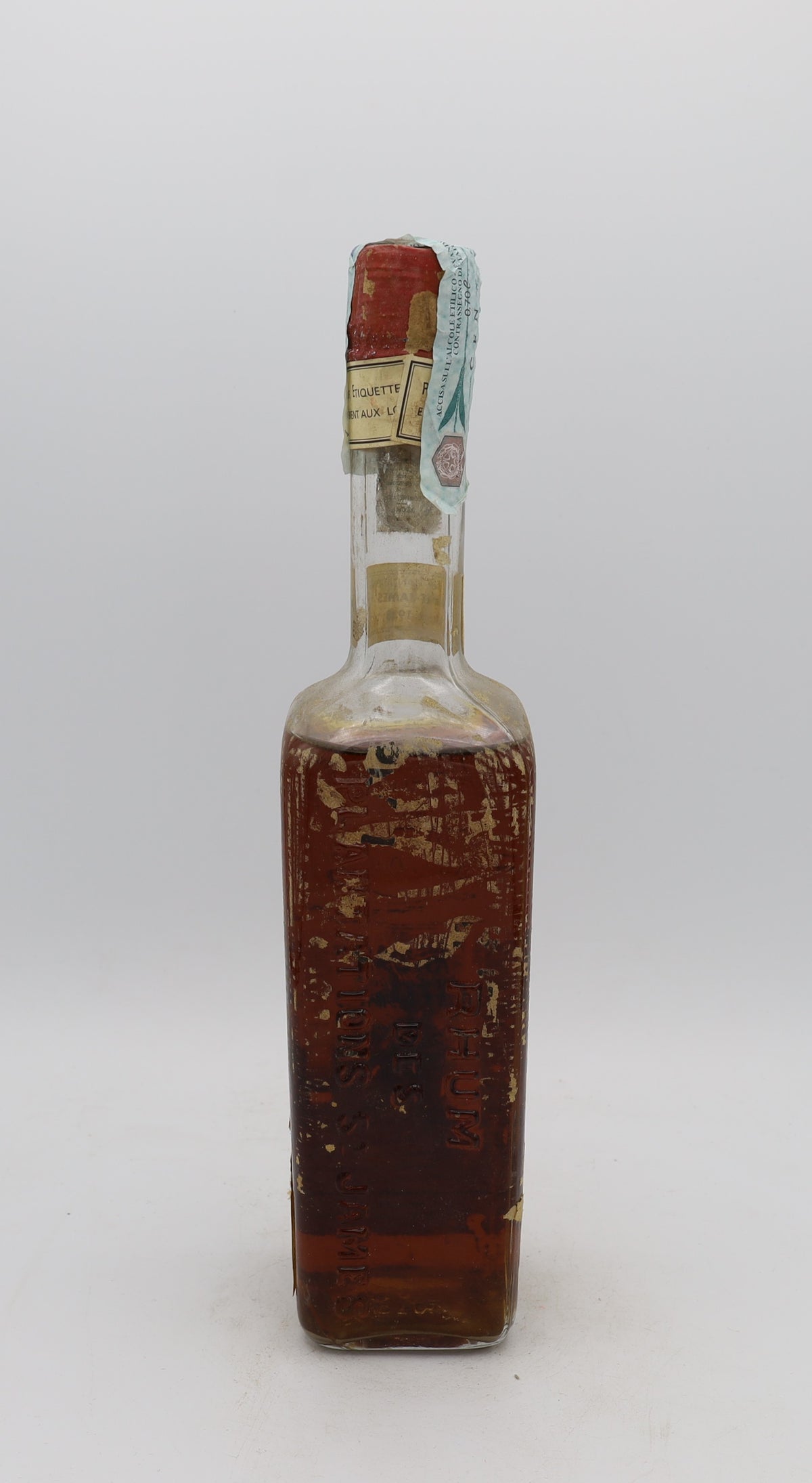 Saint James Rum Vintage 1938, Reserved Treasures Club edition – exceptionally rare vintage rum with rich, complex flavors, presented for collectors.