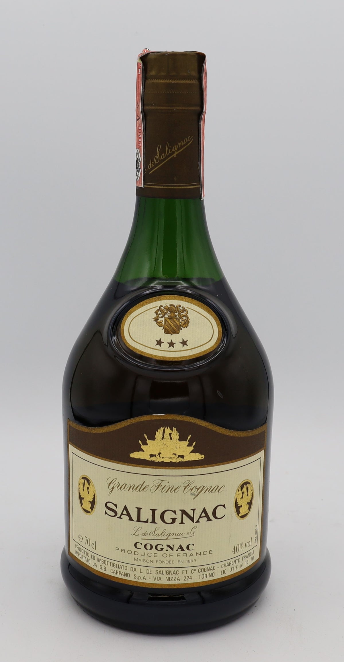 Salignac 3 Stars Grande Fine Cognac – classic French cognac with rich amber color, crafted from Grande Fine eaux-de-vie, offering smooth, balanced flavors ideal for collectors.