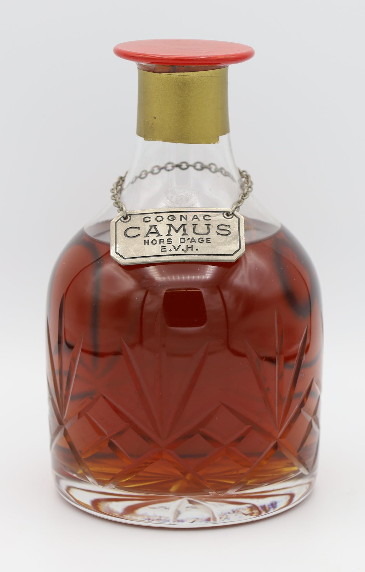 Camus Decanter Hors d’Âge E.V.H – Extra Vieille Hors d’Âge Cognac in elegant decanter, rich and mature flavors, ideal for collectors.