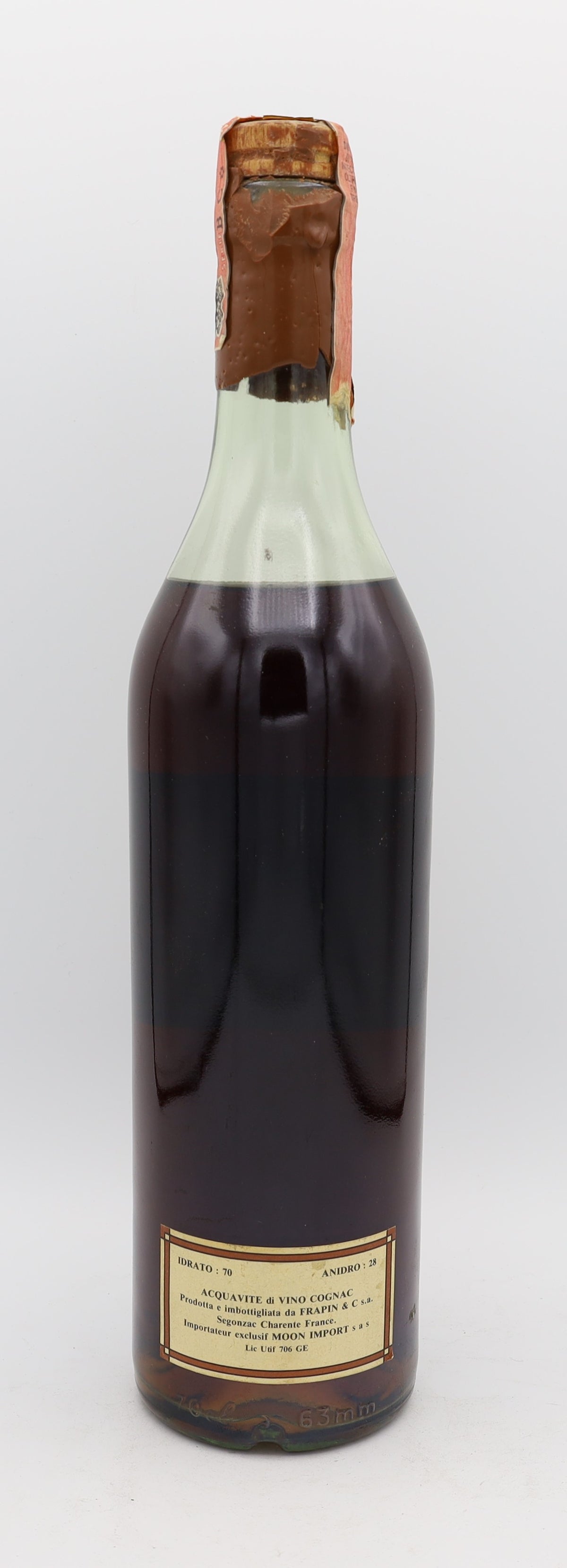 Domaine Frapin Cognac – vintage 1990s, premium French brandy with rich amber color, smooth and complex flavors, presented in a collector’s box, ideal for connoisseurs.