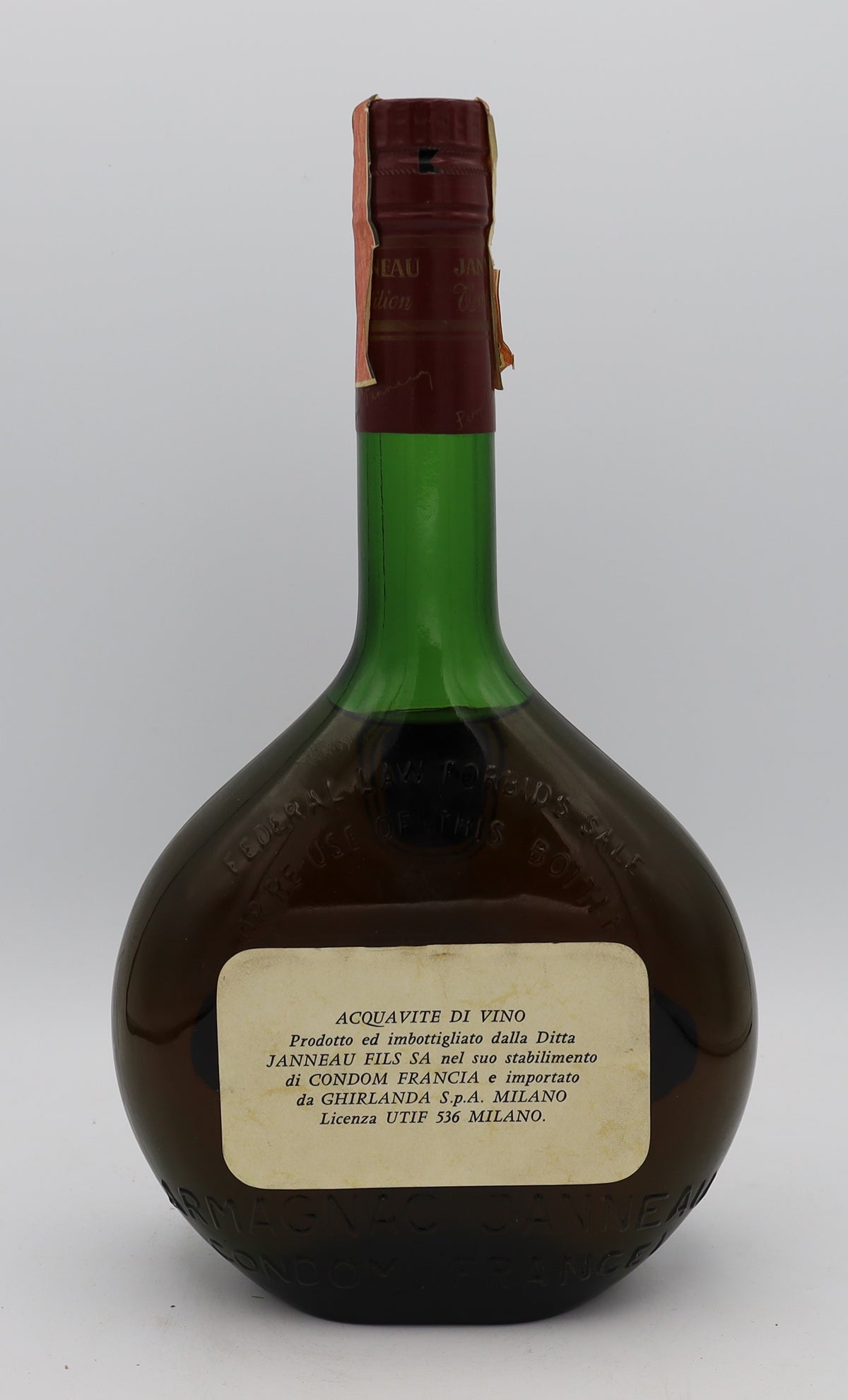 Janneau Grand Armagnac Deluxe Tradition 0.75L – premium aged brandy with rich, smooth flavors, crafted for collectors and connoisseurs.