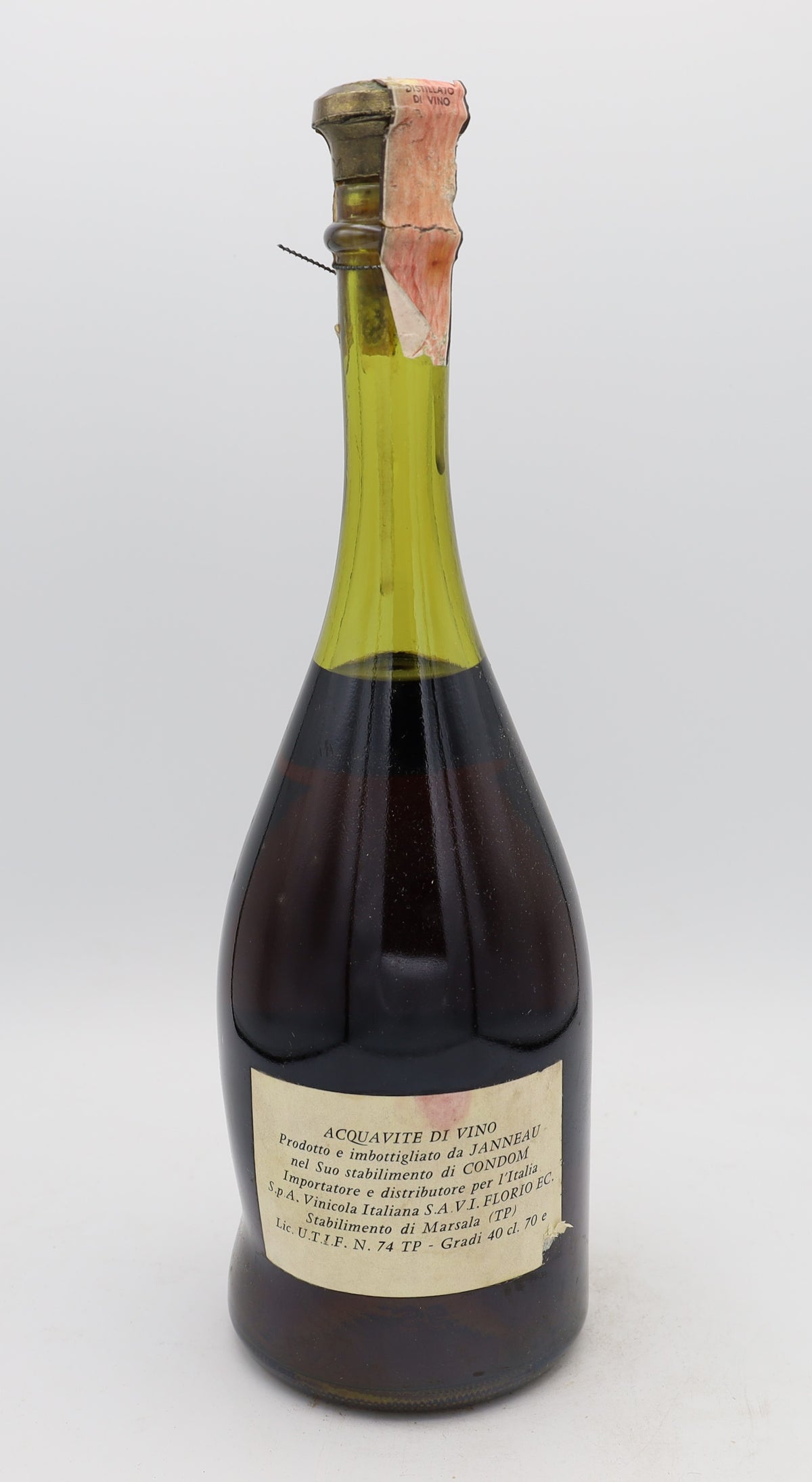 Janneau Grande Fine Armagnac Vintage 1950, Reserved Treasures Club edition, presented in a collector’s box – exceptionally rare vintage brandy with rich, complex flavors.