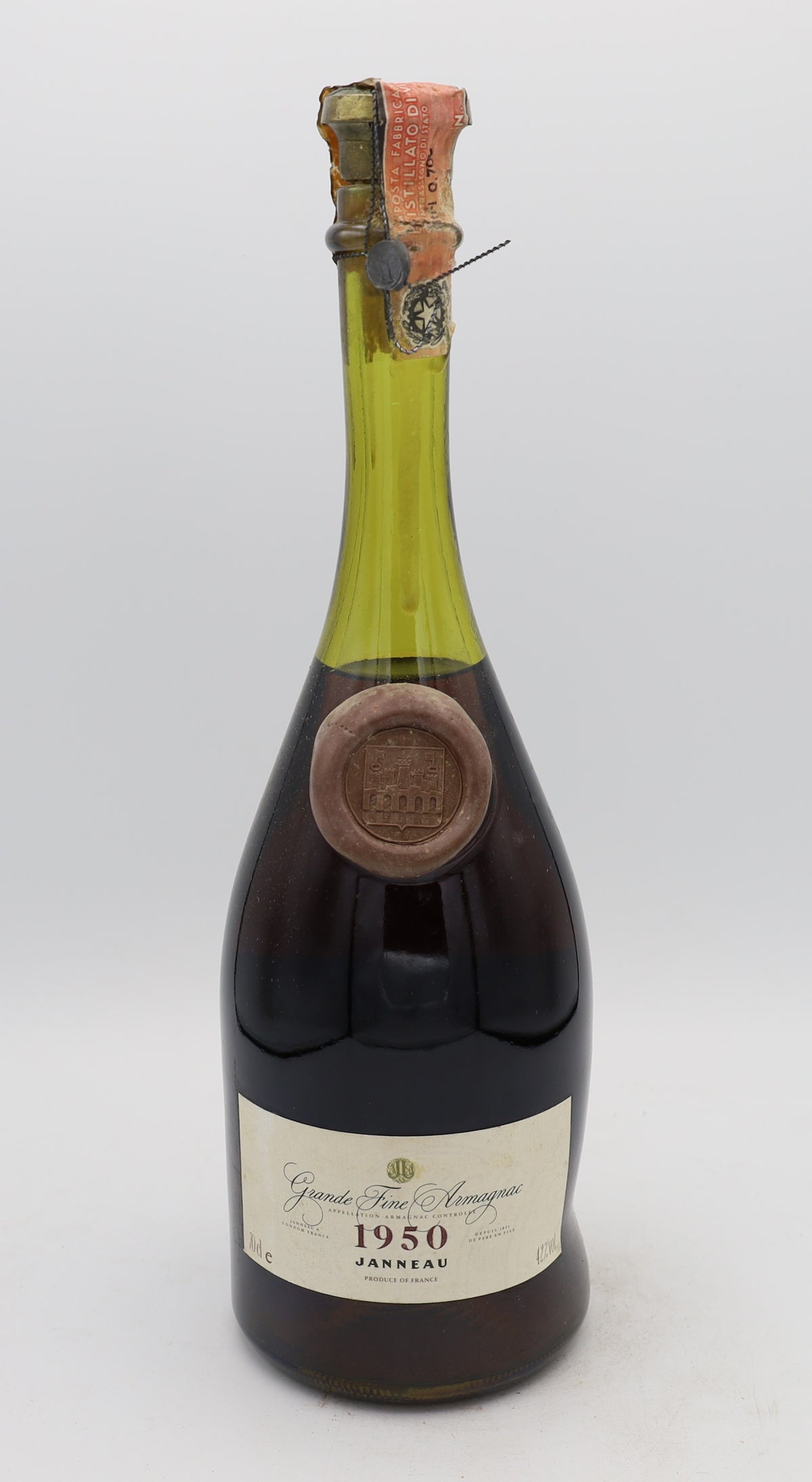 Janneau Grande Fine Armagnac Vintage 1950, Reserved Treasures Club edition, presented in a collector’s box – exceptionally rare vintage brandy with rich, complex flavors.