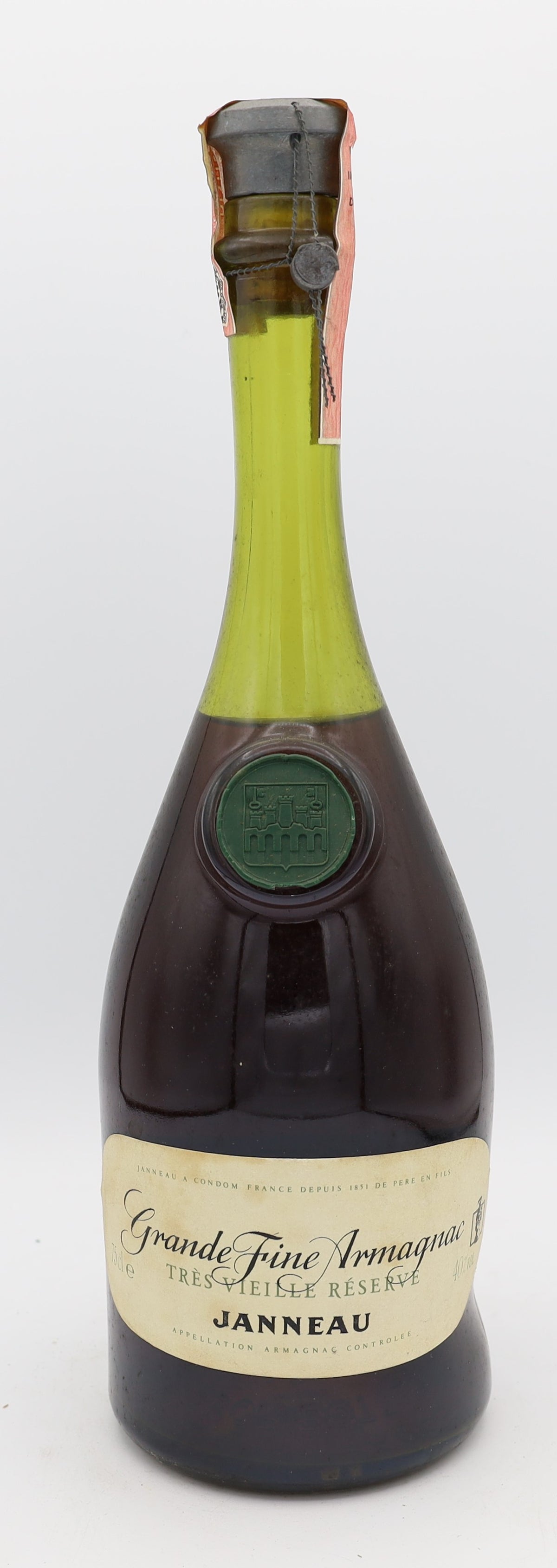 Janneau Grande Fine Armagnac Très Vieille Reserve – premium aged brandy with rich, smooth flavors, ideal for collectors and connoisseurs.