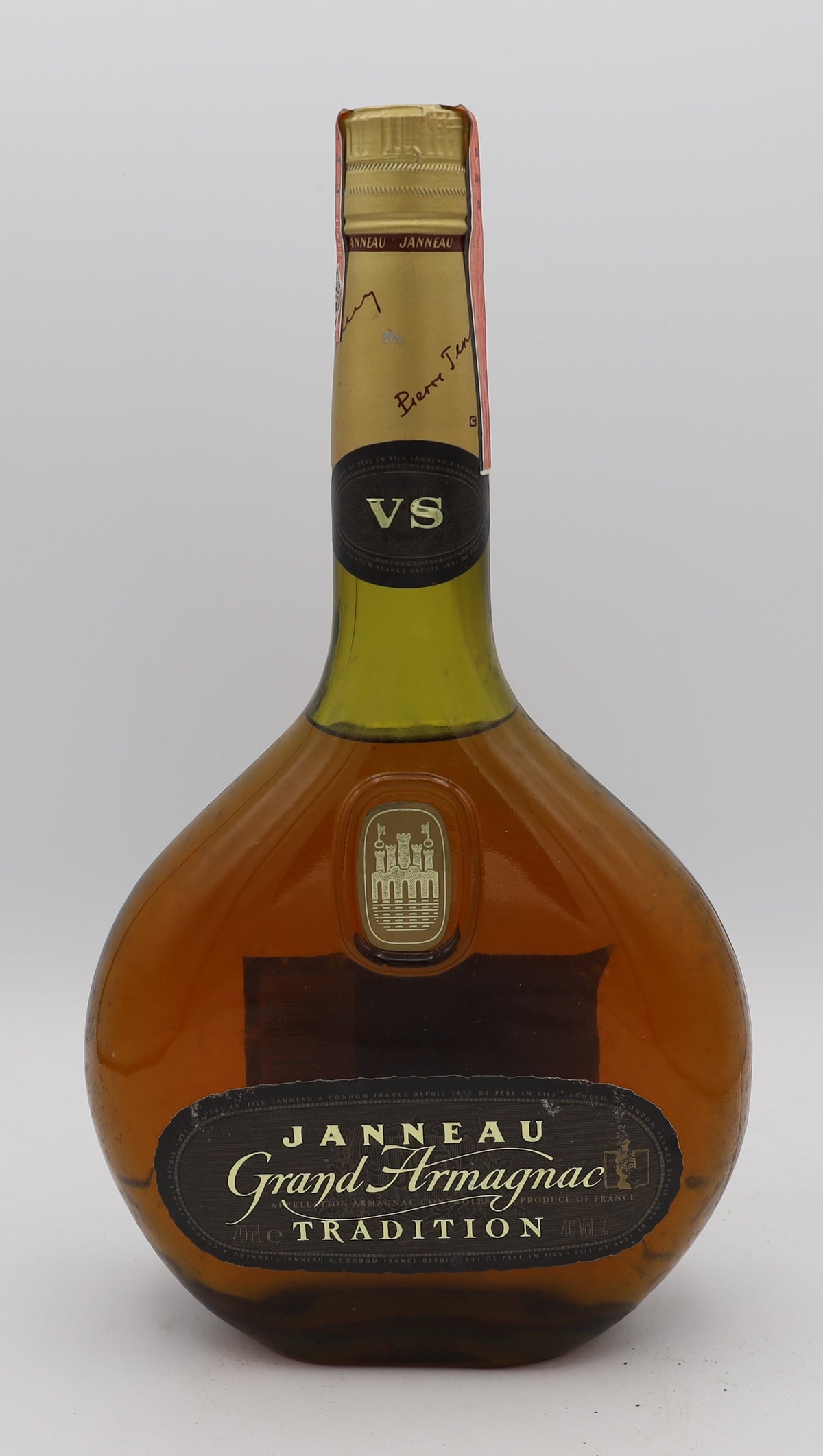 Janneau Tradition Armagnac VS Grand – premium aged brandy with smooth, rich flavors, crafted for quality and elegance.