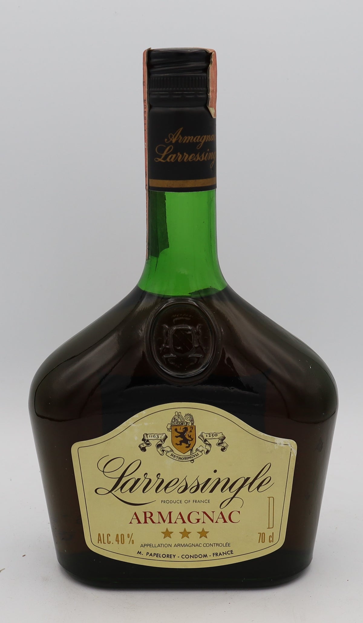 Larressingle Armagnac 3 Star – premium aged brandy with rich, smooth flavors, ideal for collectors and connoisseurs.