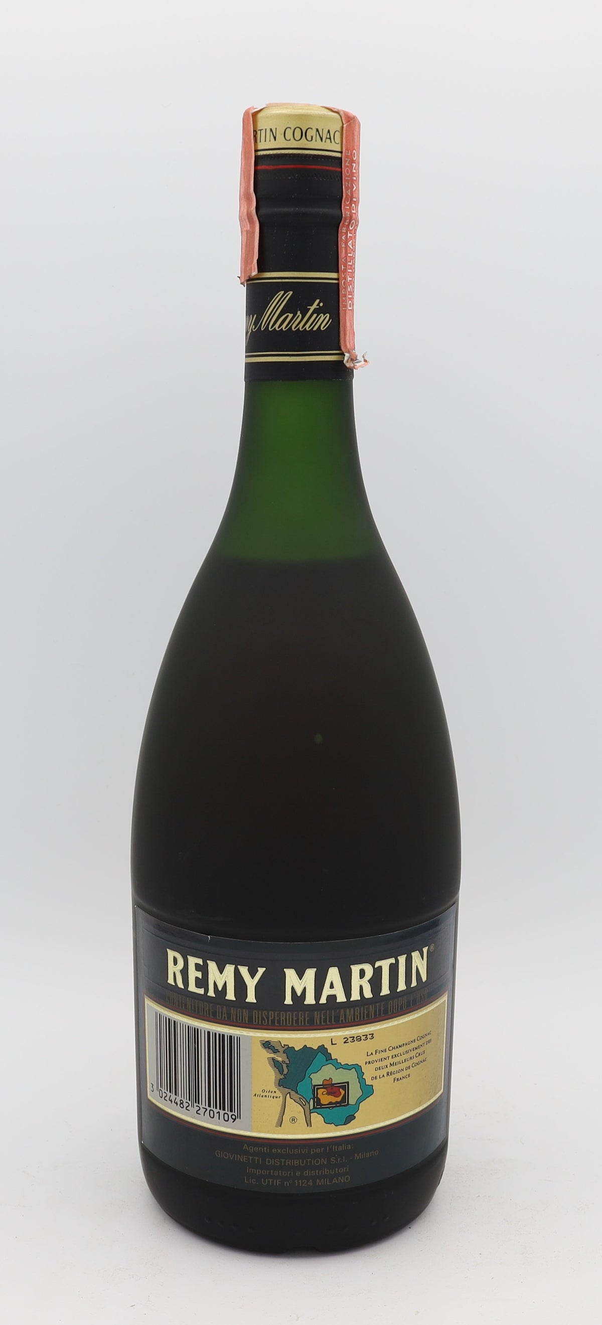 Rémy Martin VSOP Cognac Vintage 1970s – premium French brandy with rich amber color, smooth and refined flavors, aged to perfection, ideal for collectors and connoisseurs.
