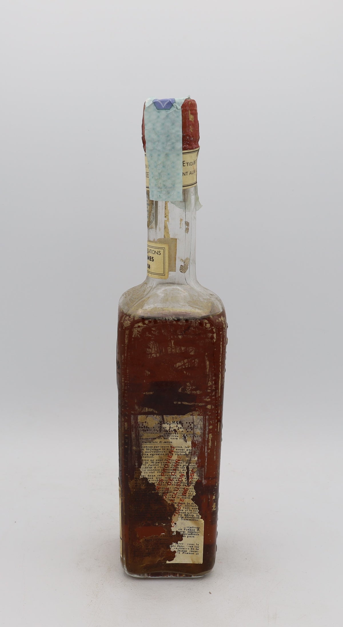Saint James Rum Vintage 1938, Reserved Treasures Club edition – exceptionally rare vintage rum with rich, complex flavors, presented for collectors.