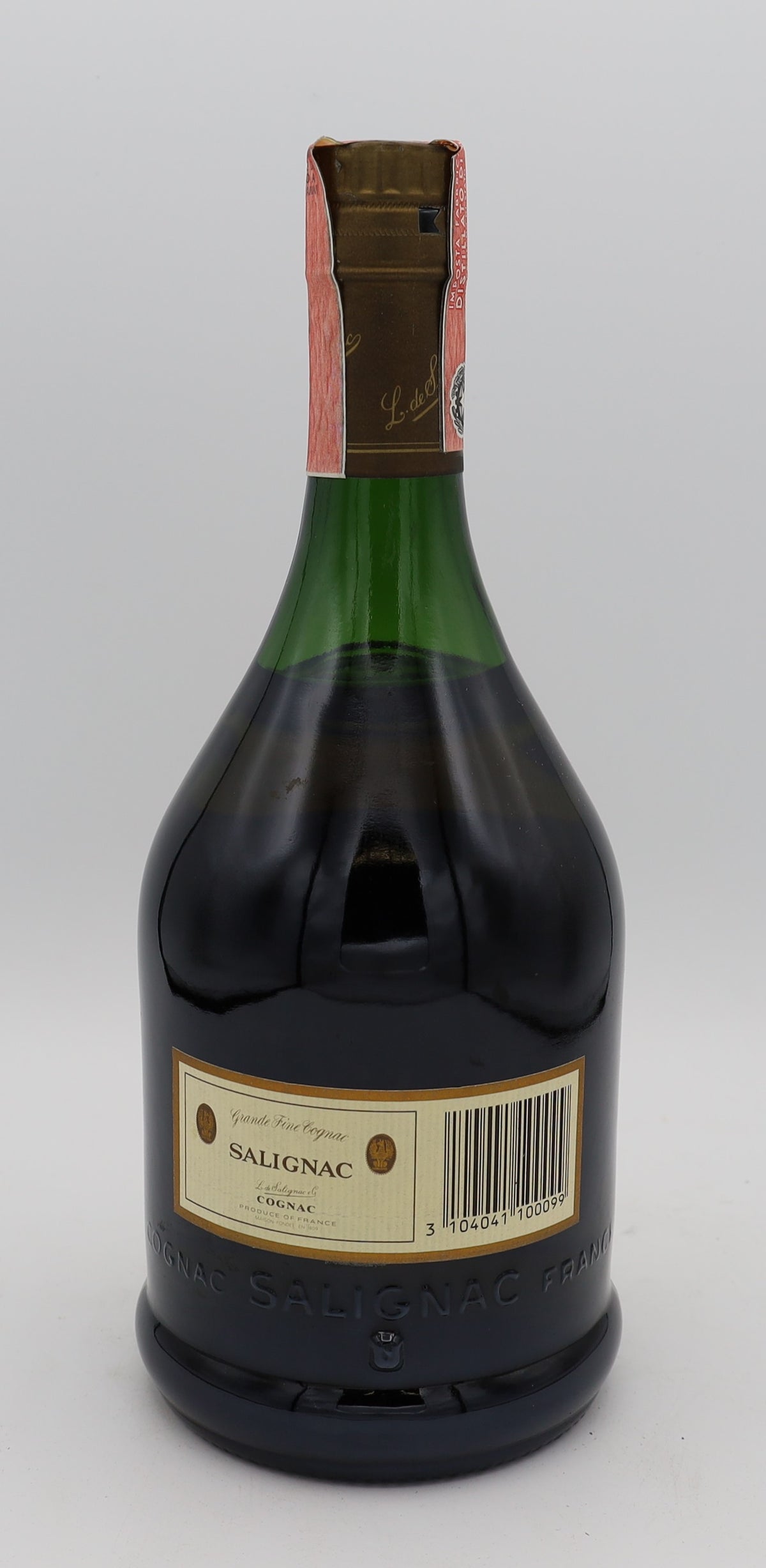 Salignac 3 Stars Grande Fine Cognac – classic French cognac with rich amber color, crafted from Grande Fine eaux-de-vie, offering smooth, balanced flavors ideal for collectors.